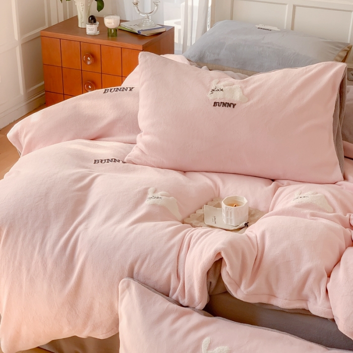 91家纺网 家纺一手货源 找家纺 （总）时年 2022新款牛奶绒毛巾绣四件套