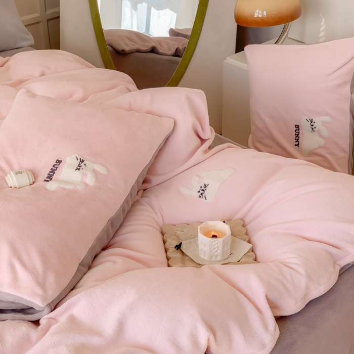 91家纺网 家纺一手货源 找家纺 （总）时年 2022新款牛奶绒毛巾绣四件套