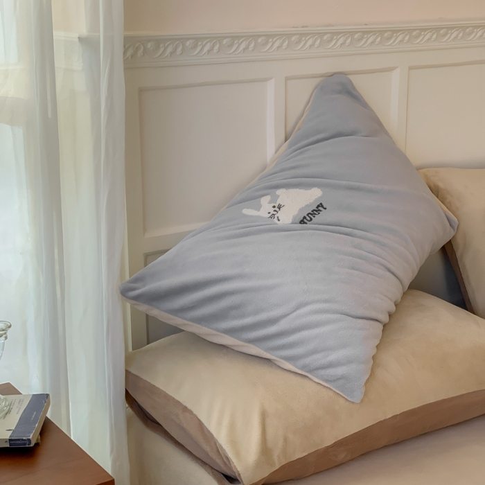 91家纺网 家纺一手货源 找家纺 时年 2022新款牛奶绒毛巾绣四件套 邦尼兔-灰