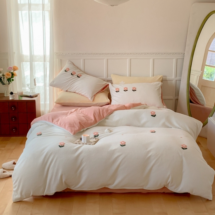 91家纺网 家纺一手货源 找家纺 时年 2022新款牛奶绒毛巾绣四件套 花香