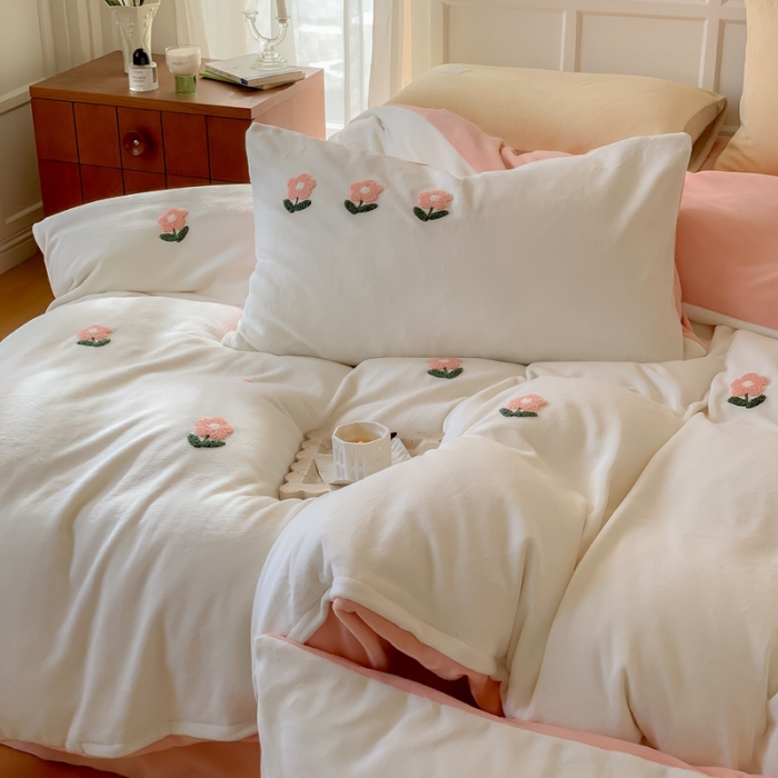 91家纺网 家纺一手货源 找家纺 时年 2022新款牛奶绒毛巾绣四件套 花香