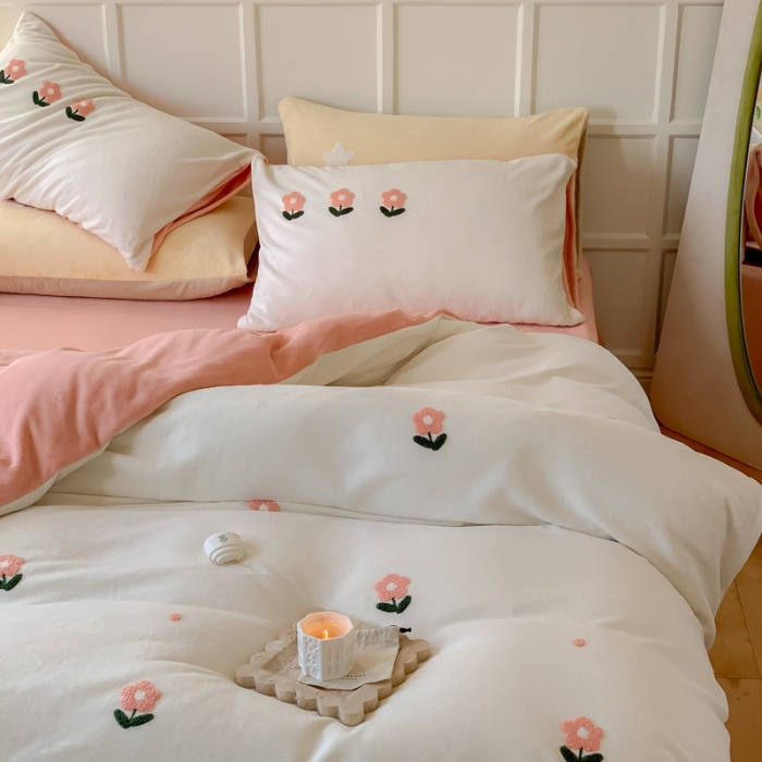 91家纺网 家纺一手货源 找家纺 时年 2022新款牛奶绒毛巾绣四件套 花香