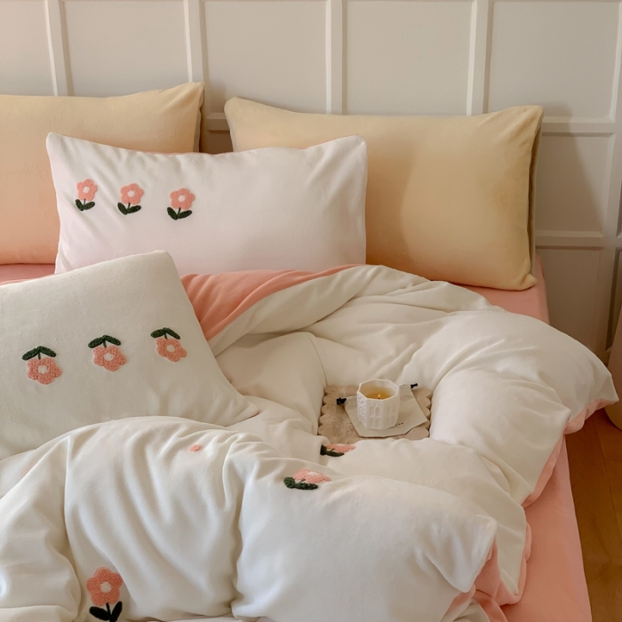 91家纺网 家纺一手货源 找家纺 时年 2022新款牛奶绒毛巾绣四件套 花香