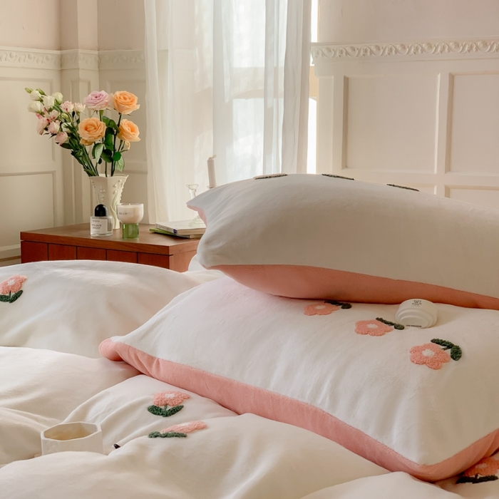 91家纺网 家纺一手货源 找家纺 时年 2022新款牛奶绒毛巾绣四件套 花香