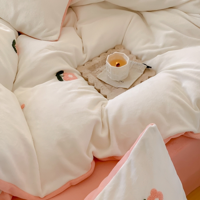 91家纺网 家纺一手货源 找家纺 时年 2022新款牛奶绒毛巾绣四件套 花香