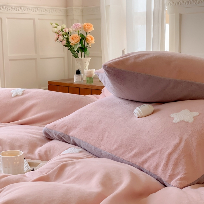 91家纺网 家纺一手货源 找家纺 时年 2022新款牛奶绒毛巾绣四件套 幻梦星空-粉