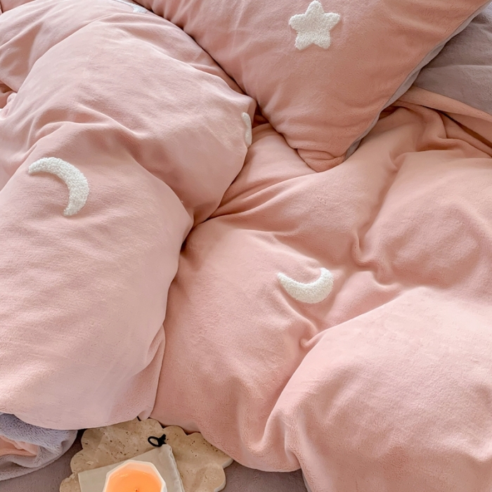 91家纺网 家纺一手货源 找家纺 时年 2022新款牛奶绒毛巾绣四件套 幻梦星空-粉