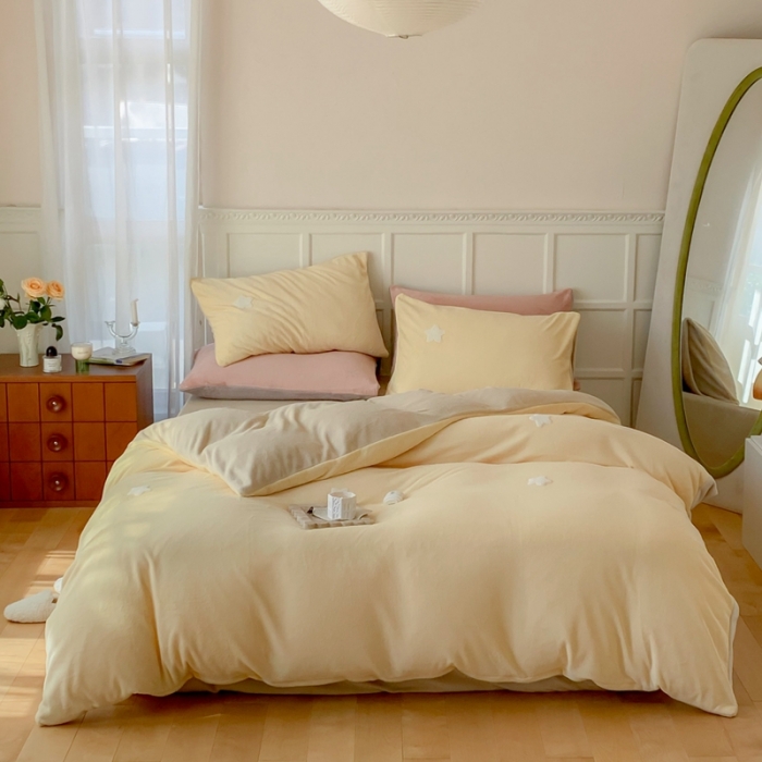 91家纺网 家纺一手货源 找家纺 时年 2022新款牛奶绒毛巾绣四件套 幻梦星空-黄