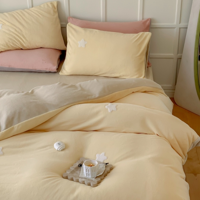 91家纺网 家纺一手货源 找家纺 时年 2022新款牛奶绒毛巾绣四件套 幻梦星空-黄