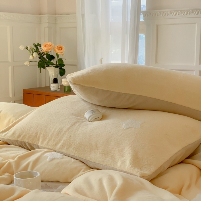 91家纺网 家纺一手货源 找家纺 时年 2022新款牛奶绒毛巾绣四件套 幻梦星空-黄