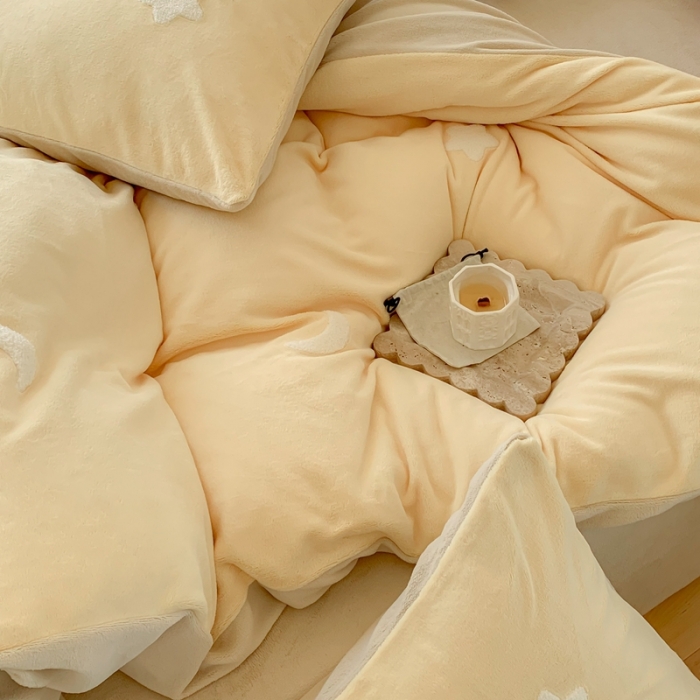 91家纺网 家纺一手货源 找家纺 时年 2022新款牛奶绒毛巾绣四件套 幻梦星空-黄