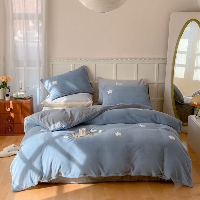 91家纺网 家纺一手货源 找家纺 时年 2022新款牛奶绒毛巾绣四件套 幻梦星空-蓝