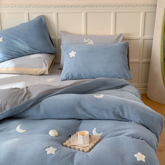 91家纺网 家纺一手货源 找家纺 时年 2022新款牛奶绒毛巾绣四件套 幻梦星空-蓝