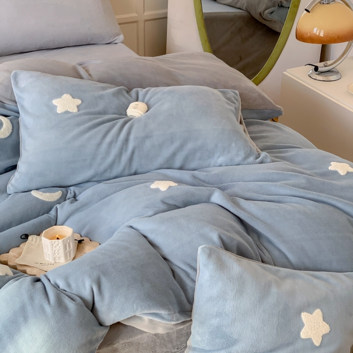 91家纺网 家纺一手货源 找家纺 时年 2022新款牛奶绒毛巾绣四件套 幻梦星空-蓝