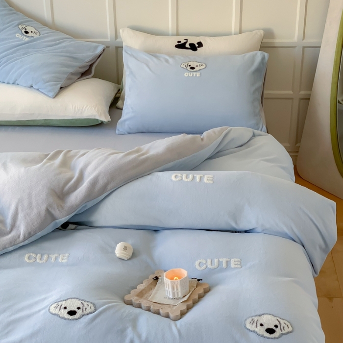 91家纺网 家纺一手货源 找家纺 时年 2022新款牛奶绒毛巾绣四件套 可爱修狗