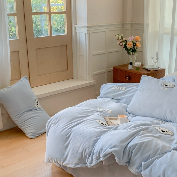 91家纺网 家纺一手货源 找家纺 时年 2022新款牛奶绒毛巾绣四件套 可爱修狗