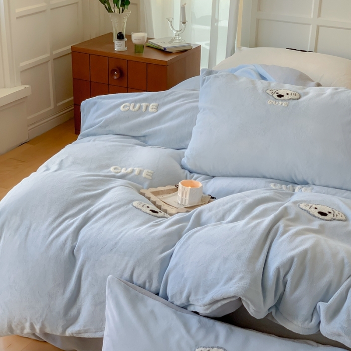 91家纺网 家纺一手货源 找家纺 时年 2022新款牛奶绒毛巾绣四件套 可爱修狗