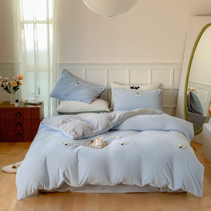 91家纺网 家纺一手货源 找家纺 时年 2022新款牛奶绒毛巾绣四件套 可爱修狗