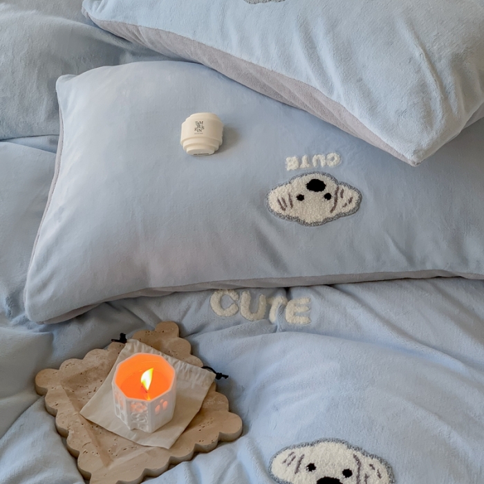 91家纺网 家纺一手货源 找家纺 时年 2022新款牛奶绒毛巾绣四件套 可爱修狗