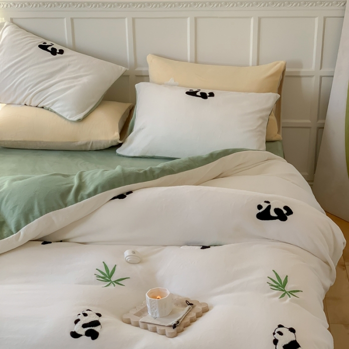 91家纺网 家纺一手货源 找家纺 时年 2022新款牛奶绒毛巾绣四件套 熊猫嘟嘟