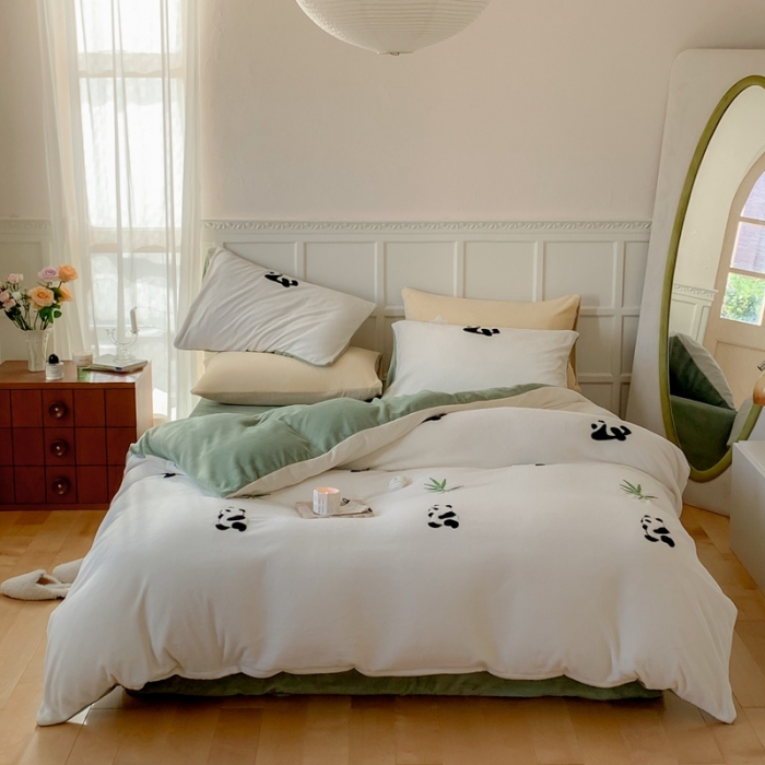 91家纺网 家纺一手货源 找家纺 时年 2022新款牛奶绒毛巾绣四件套 熊猫嘟嘟