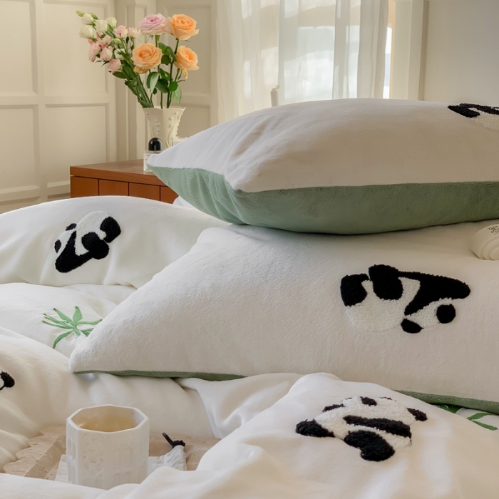 91家纺网 家纺一手货源 找家纺 时年 2022新款牛奶绒毛巾绣四件套 熊猫嘟嘟