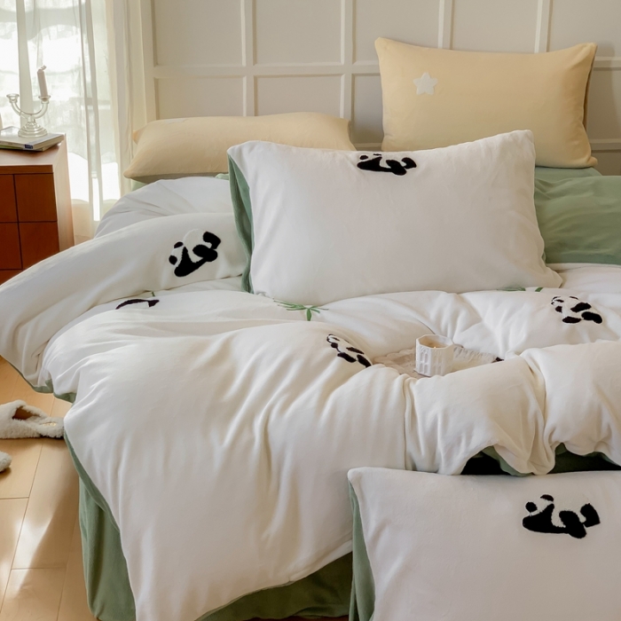 91家纺网 家纺一手货源 找家纺 时年 2022新款牛奶绒毛巾绣四件套 熊猫嘟嘟