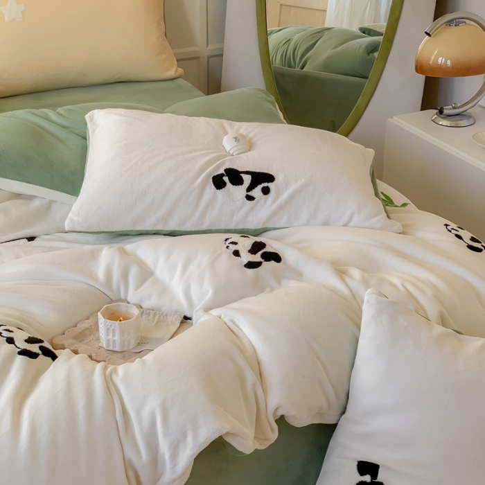 91家纺网 家纺一手货源 找家纺 时年 2022新款牛奶绒毛巾绣四件套 熊猫嘟嘟