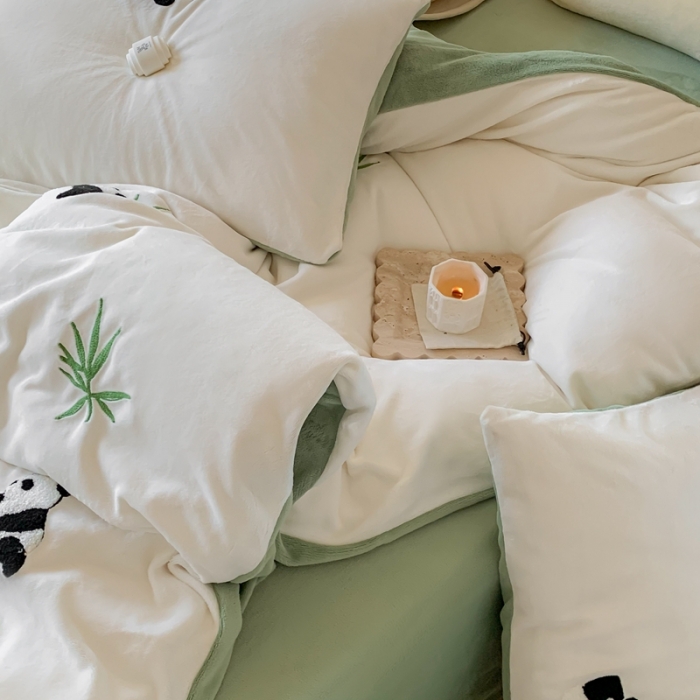 91家纺网 家纺一手货源 找家纺 时年 2022新款牛奶绒毛巾绣四件套 熊猫嘟嘟