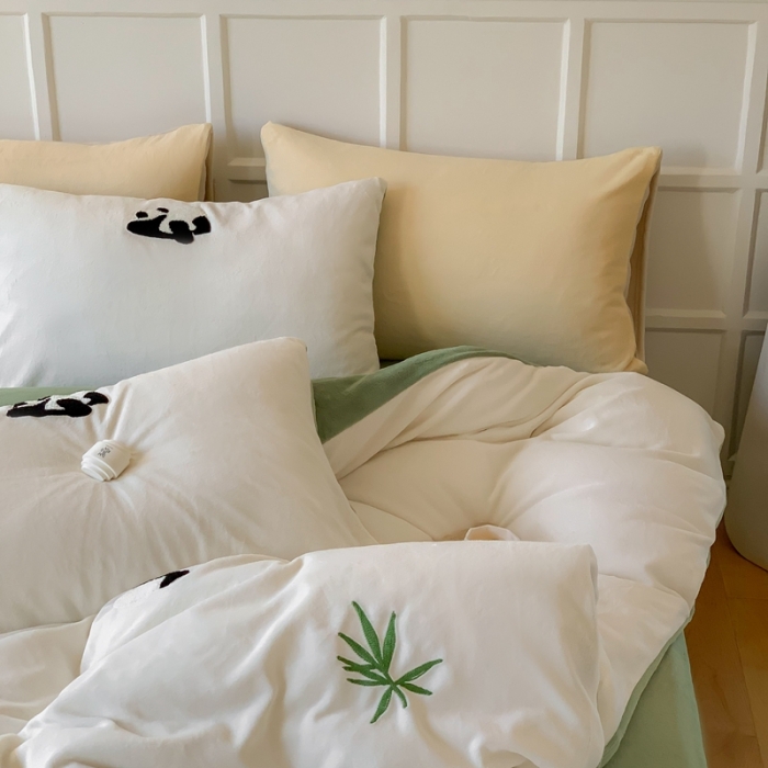 91家纺网 家纺一手货源 找家纺 时年 2022新款牛奶绒毛巾绣四件套 熊猫嘟嘟