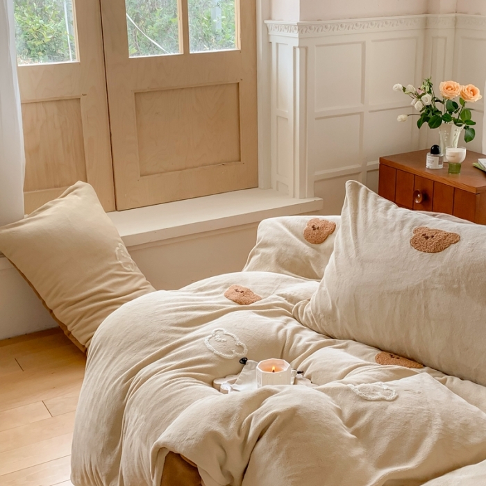 91家纺网 家纺一手货源 找家纺 时年 2022新款牛奶绒毛巾绣四件套 熊崽崽