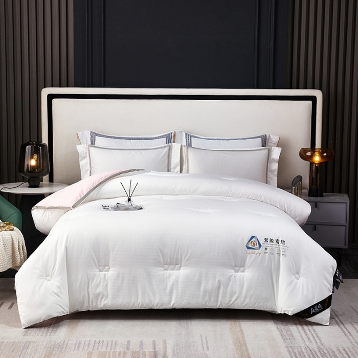 91家纺网 家纺一手货源 找家纺 丽卡家纺 2023新款磨毛提花石墨烯秋冬被 白色