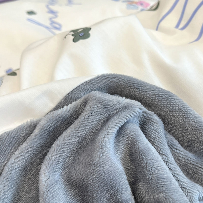 91家纺网 家纺一手货源 找家纺 梦家居 2022新款秋冬新品全棉加牛奶绒四件套花环小熊绒