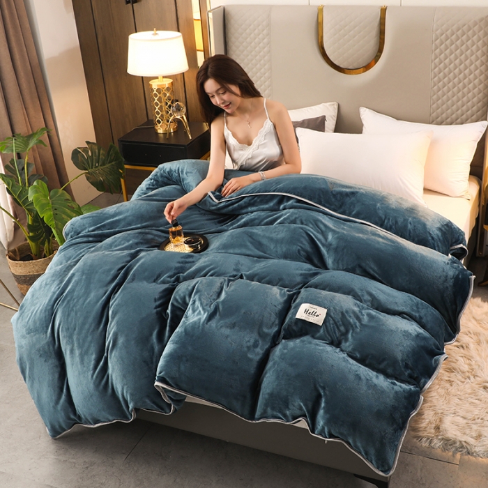 91家纺网 家纺一手货源 找家纺 畅畅家纺 2022新款纯色双拼加厚牛奶绒四件套 宝石蓝纯色