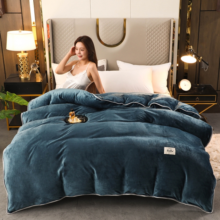 91家纺网 家纺一手货源 找家纺 畅畅家纺 2022新款纯色双拼加厚牛奶绒四件套 宝石蓝纯色