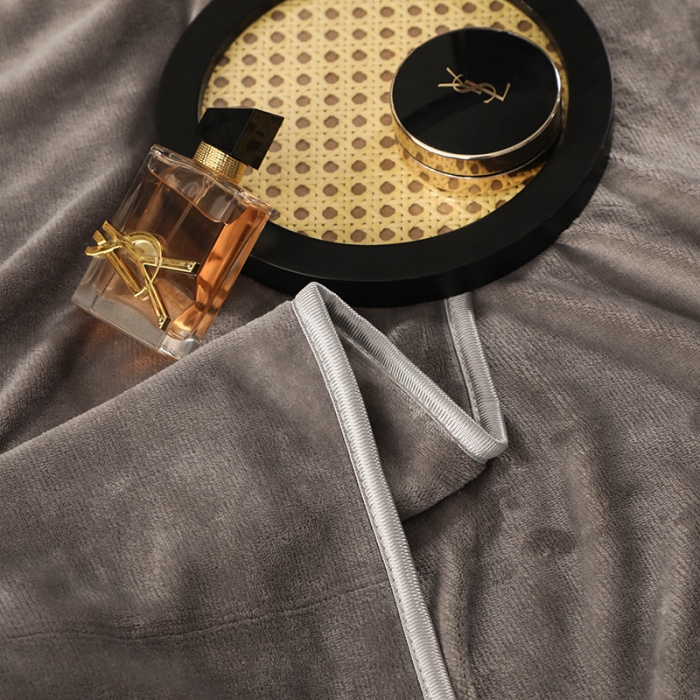 91家纺网 家纺一手货源 找家纺 畅畅家纺 2022新款纯色双拼加厚牛奶绒四件套 时尚灰纯色