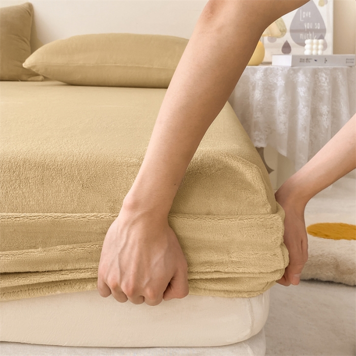 91家纺网 家纺一手货源 找家纺 眠帛 2022新款纯色牛奶绒单床笠 米驼