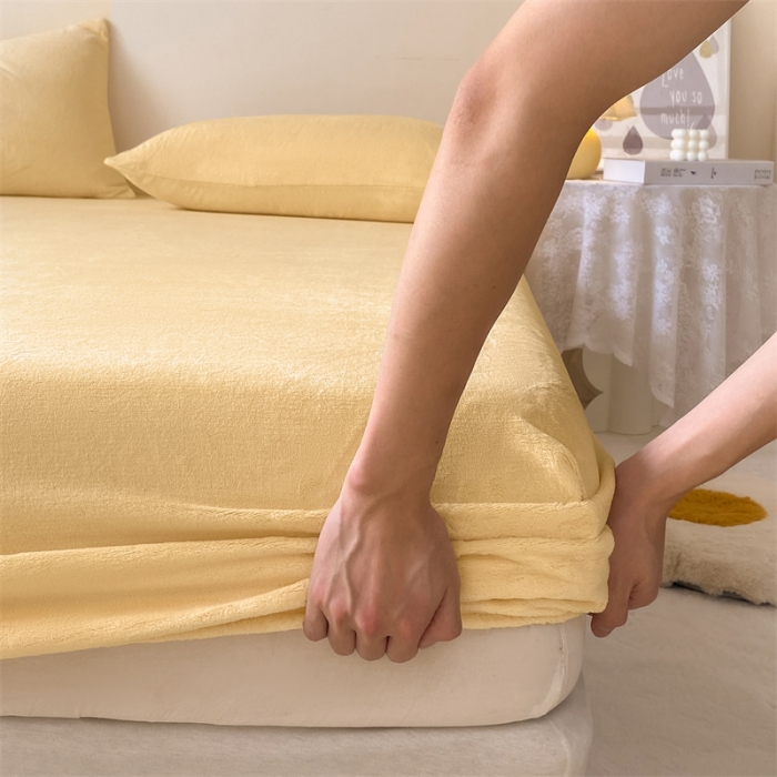 91家纺网 家纺一手货源 找家纺 眠帛 2022新款纯色牛奶绒单床笠 奶黄