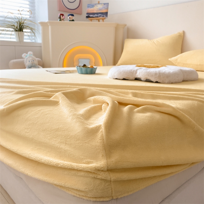 91家纺网 家纺一手货源 找家纺 眠帛 2022新款纯色牛奶绒单床笠 奶黄