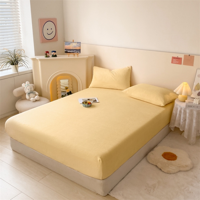 91家纺网 家纺一手货源 找家纺 眠帛 2022新款纯色牛奶绒单床笠 奶黄