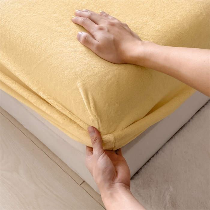 91家纺网 家纺一手货源 找家纺 眠帛 2022新款纯色牛奶绒单床笠 奶黄