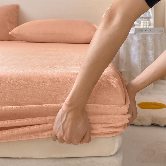 91家纺网 家纺一手货源 找家纺 眠帛 2022新款纯色牛奶绒单床笠 奶油粉