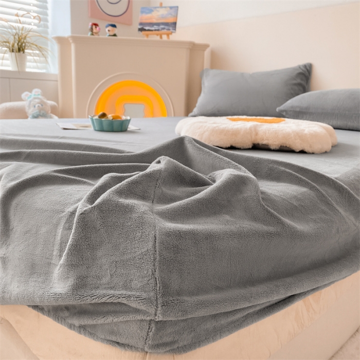 91家纺网 家纺一手货源 找家纺 眠帛 2022新款纯色牛奶绒单床笠 浅灰