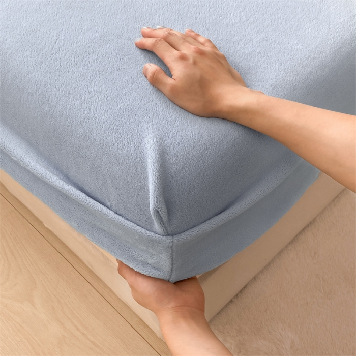 91家纺网 家纺一手货源 找家纺 眠帛 2022新款纯色牛奶绒单床笠 天空蓝