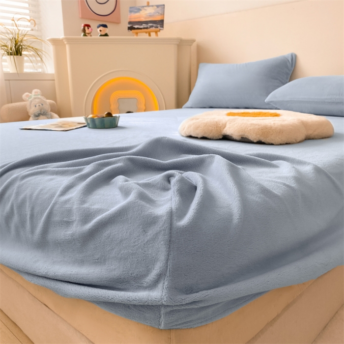 91家纺网 家纺一手货源 找家纺 眠帛 2022新款纯色牛奶绒单床笠 天空蓝