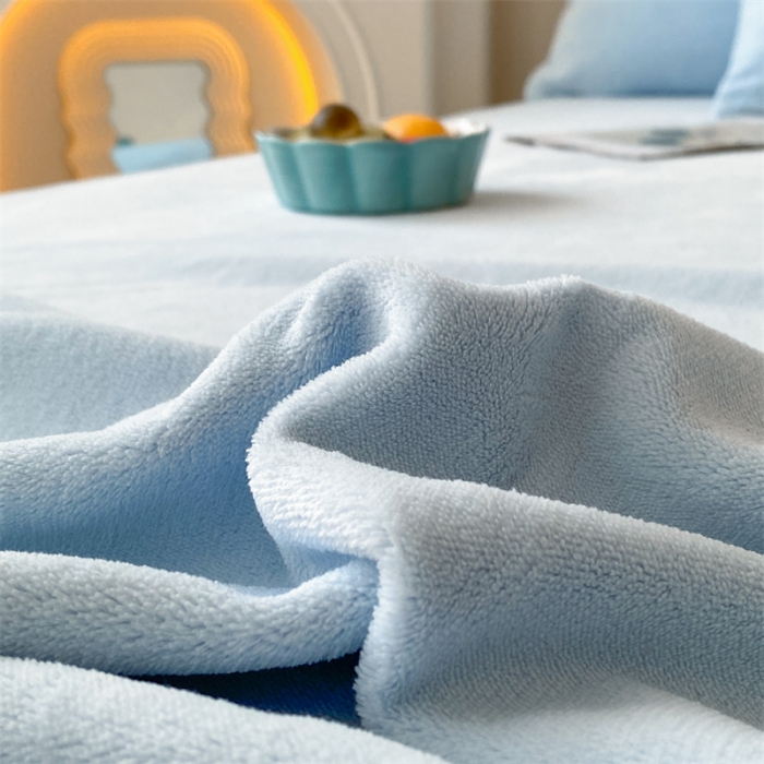 91家纺网 家纺一手货源 找家纺 眠帛 2022新款纯色牛奶绒单床单 蓝灰