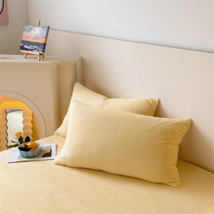 91家纺网 家纺一手货源 找家纺 眠帛 2022新款纯色牛奶绒单床单 奶黄