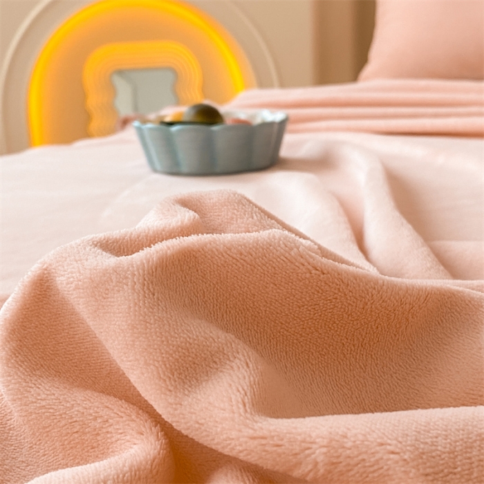 91家纺网 家纺一手货源 找家纺 眠帛 2022新款纯色牛奶绒单床单 奶油粉