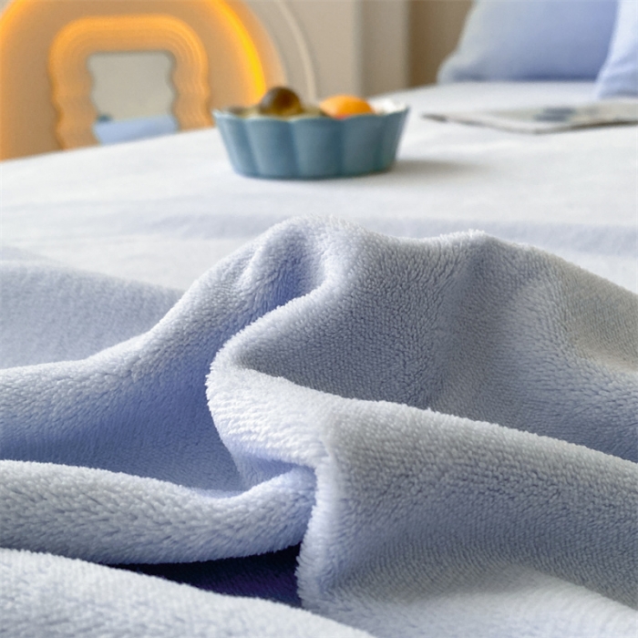 91家纺网 家纺一手货源 找家纺 眠帛 2022新款纯色牛奶绒单床单 天空蓝