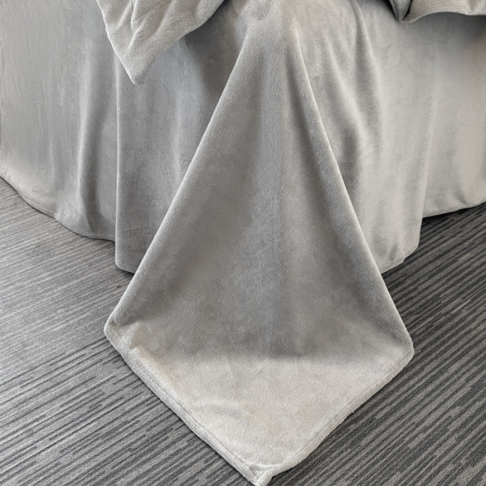 91家纺网 家纺一手货源 找家纺 魅都新款高克重牛奶绒刺绣款四件套 浅灰